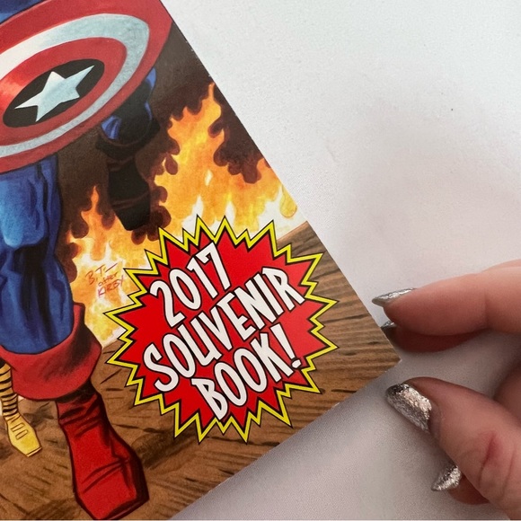 Comic-Con International: San Diego 2017 Souvenir Book - Picture 3 of 8